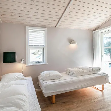 Tatil Evi Aakirkeby With Fireplace 02 Vester Somarken